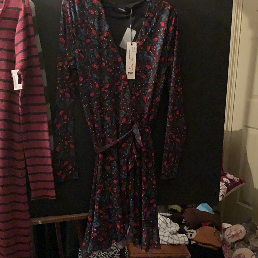 Dress - Picture 2 of 4
